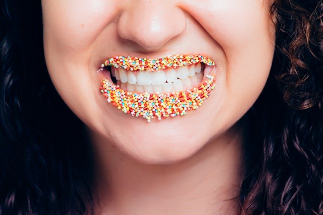9 svakodnevnih navika koje škode vašim zubima