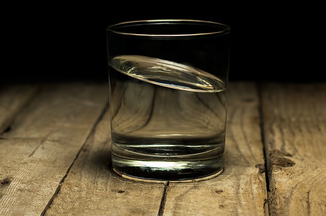 Da li možete da vidite šta fali ovoj čaši?