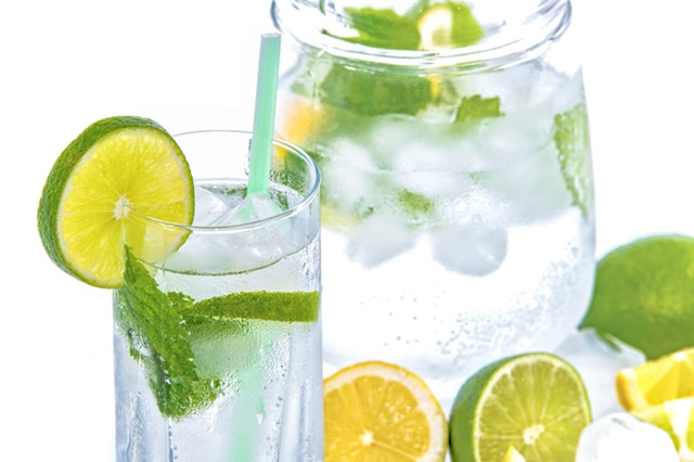 8 koristi za zdravlje koje donosi konzumacija tople vode s limunovim sokom