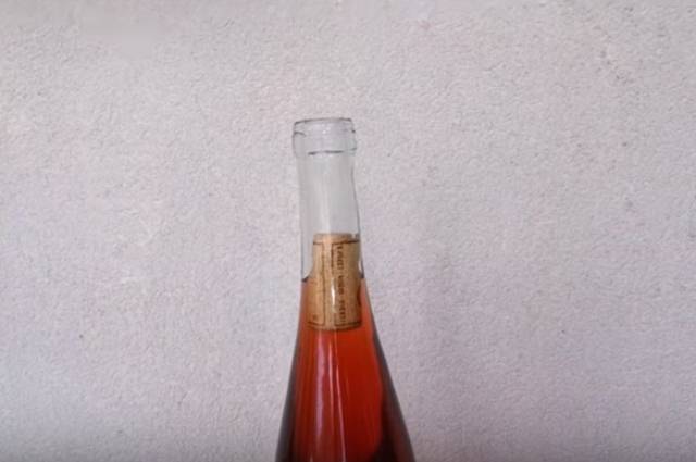 Evo kako izvaditi čep iz flaše