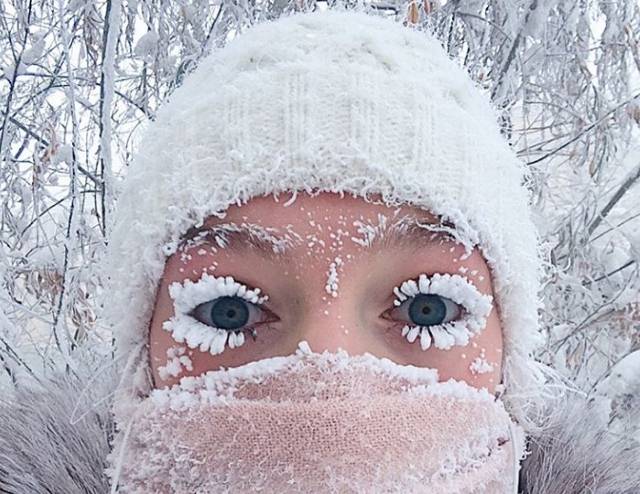 Sećate se devojke sa smrznutim trepavicama? Sada je pokazala kako izgleda leto u Sibiru i još je užasnije!