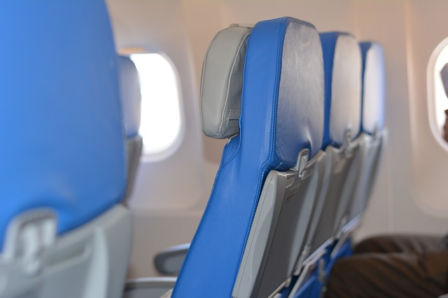Zašto su sedišta u avionu plave boje?