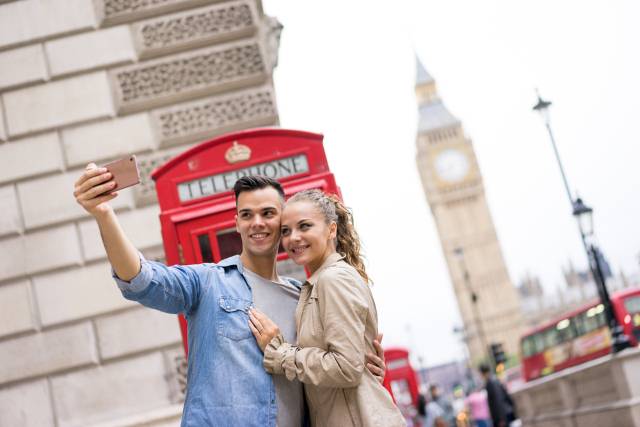 Apsurdnostima nikad kraja: Britanija dobija prvu „fabriku selfija“ na svetu!