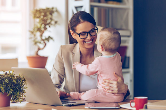 Ekonomisti izračunali koliko majčinstvo utiče na karijeru žene i rezultati su zapanjujući!