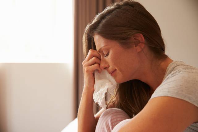 Nauka daje odgovor: Zašto nas boli glava posle plakanja?