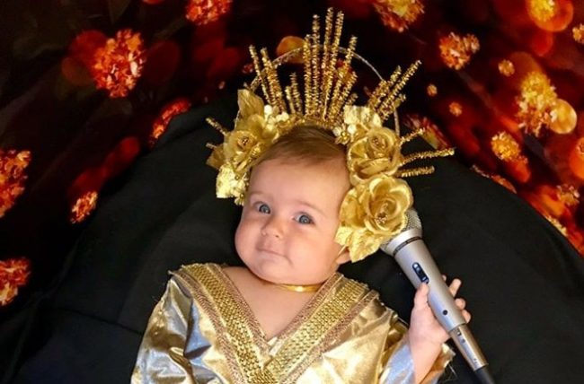 Ova beba je hit na Instagramu: Njene transformacije u modne ikone će vas oduševiti!