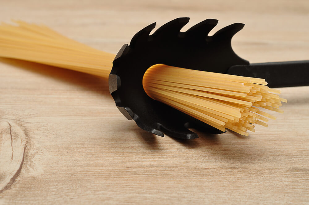 Znate li čemu služi rupa na kašici za špagete? Mnogi misle da je višak, a zapravo je vrlo praktična!