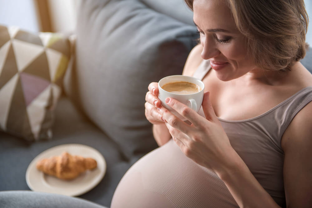 Prekomeran unos kofeina u trudnoći potencijalno opasan za zdravlje bebe