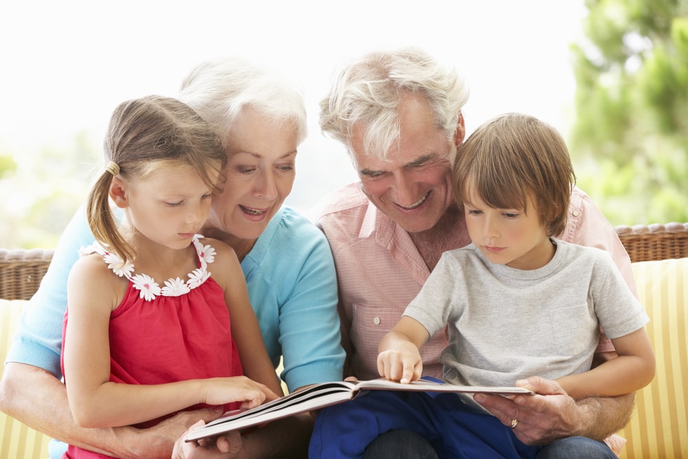 Da li su bake i deke obavezni da čuvaju unuke?