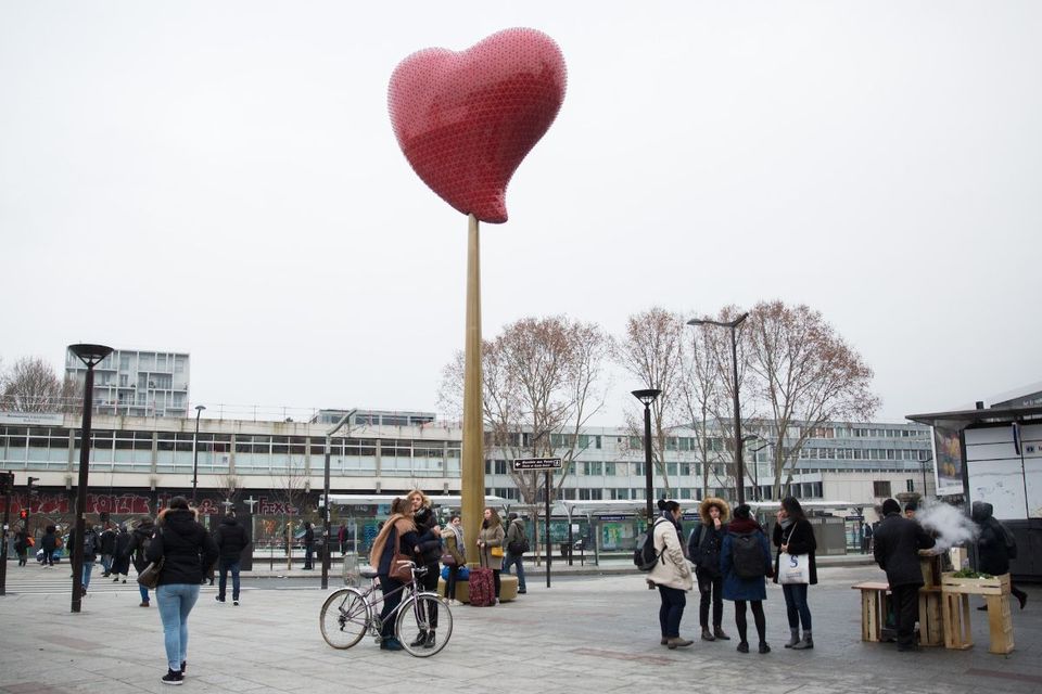 Neobična proslava Dana zaljubljenih u Parizu