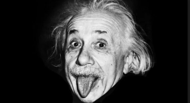 Zašto se Ajnštajn plazi na čuvenoj fotografiji