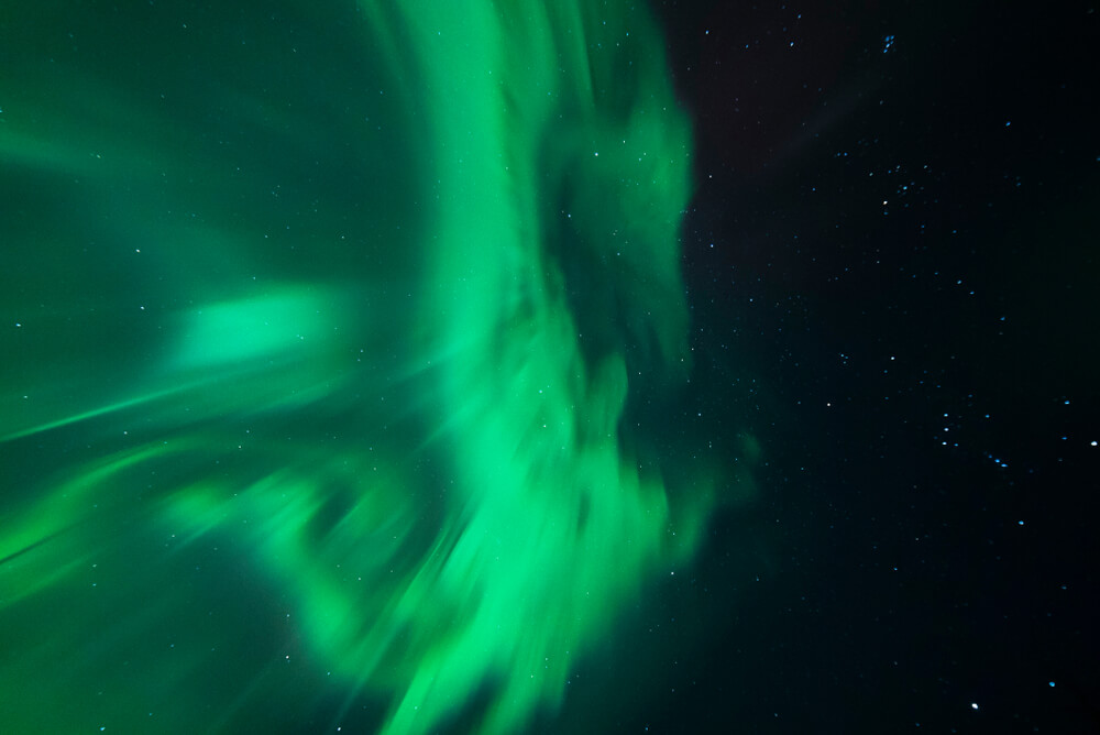 Aurora borealis u obliku zmaja na Islandu