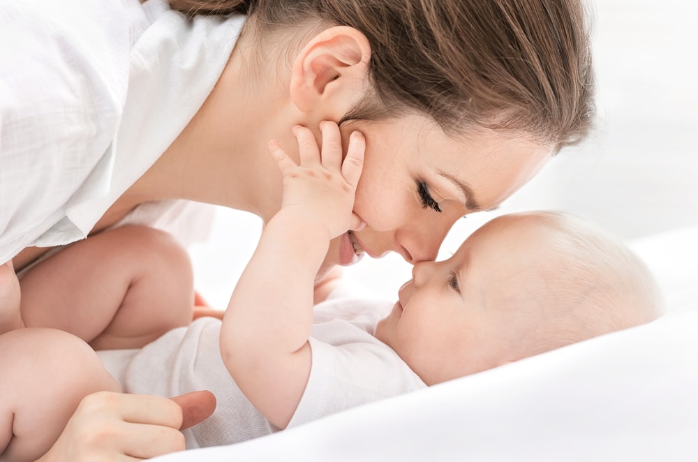 Kako bebe pokazuju ljubav prema majci