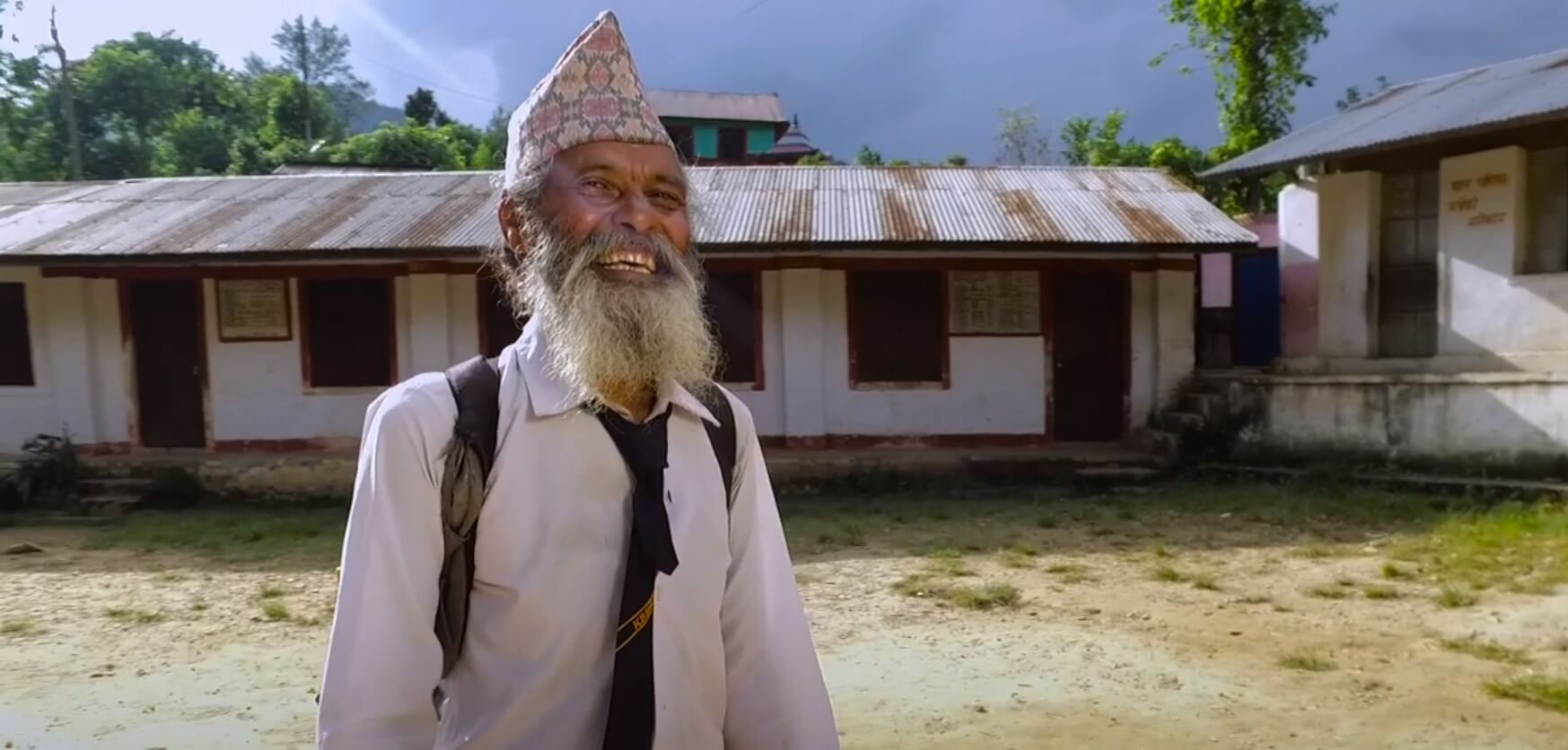 Upoznajte Indijca koji je sa 69 godina krenuo u školu