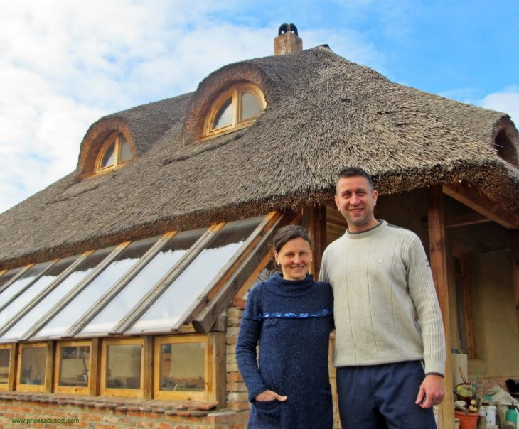 Neobična kuća od slame u blizini Šapca je pravo remek-delo