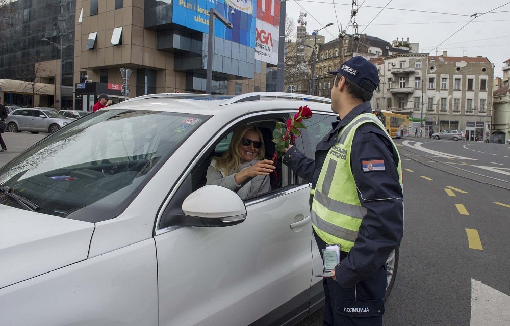 Predivan gest srpskih policajaca!