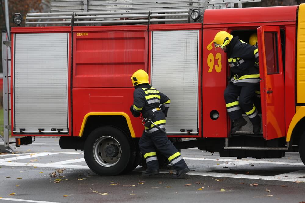 Vatrogasac heroj spasao dete iz kuće u plamenu