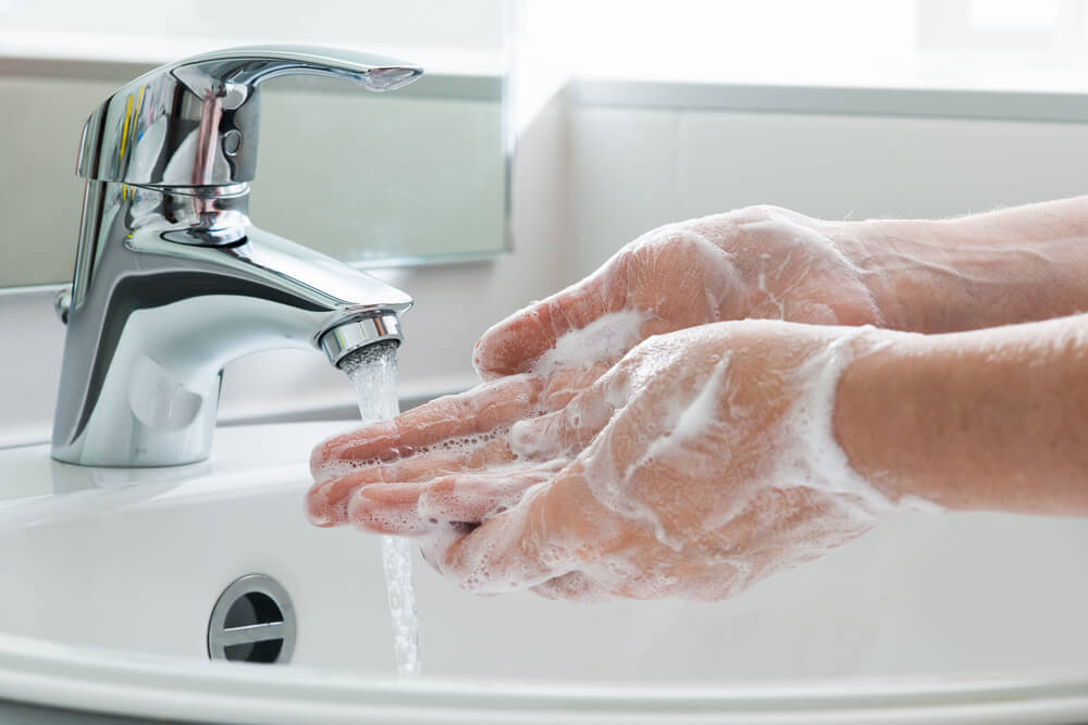 Površine koje svakodnevno dodirujemo prepune su bakterija – perite ruke redovno!