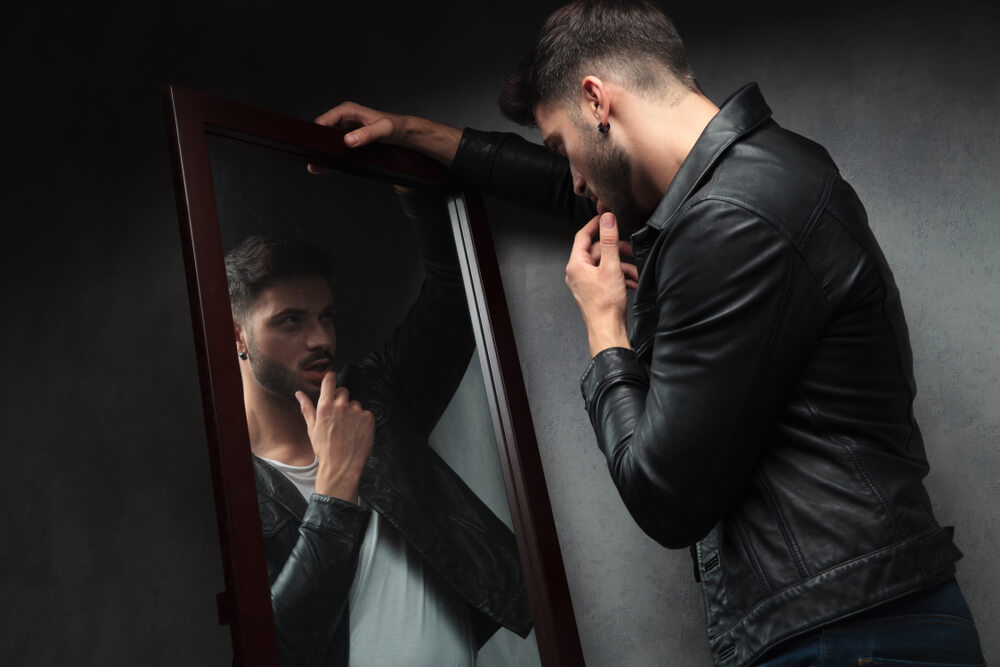 7 znakova koji pokazuju da ste u vezi sa narcisom