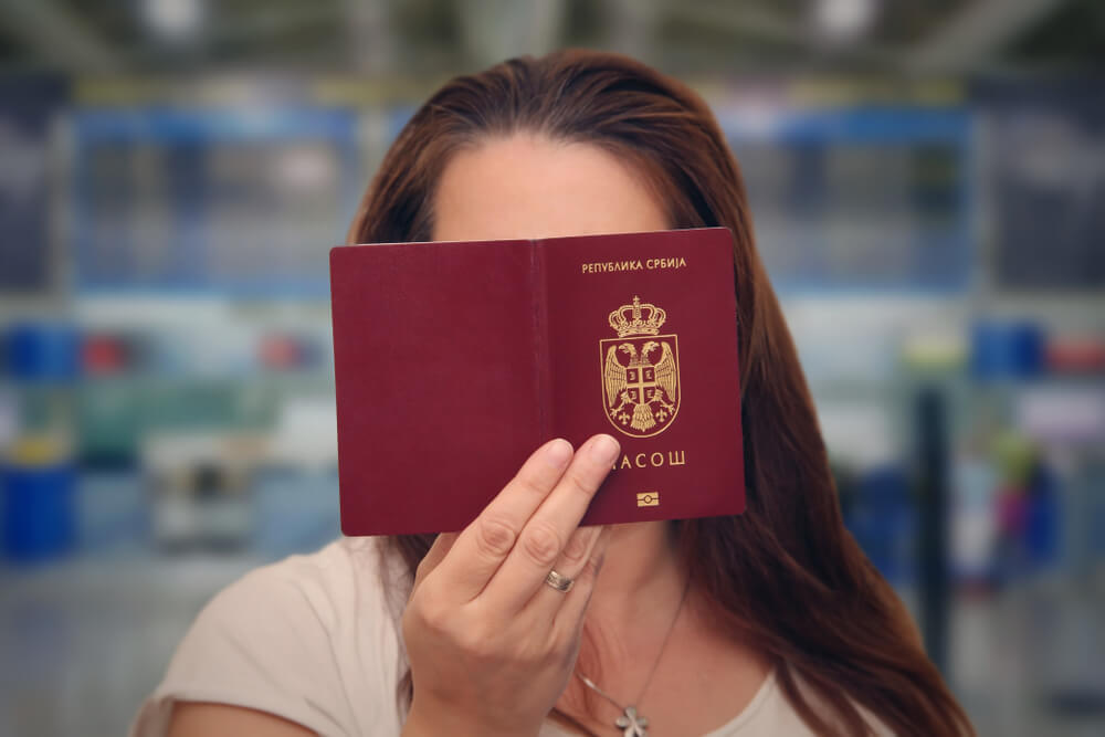 Postoji dobar razlog – evo zašto na fotografiji za pasoš ne smemo da se smejemo!