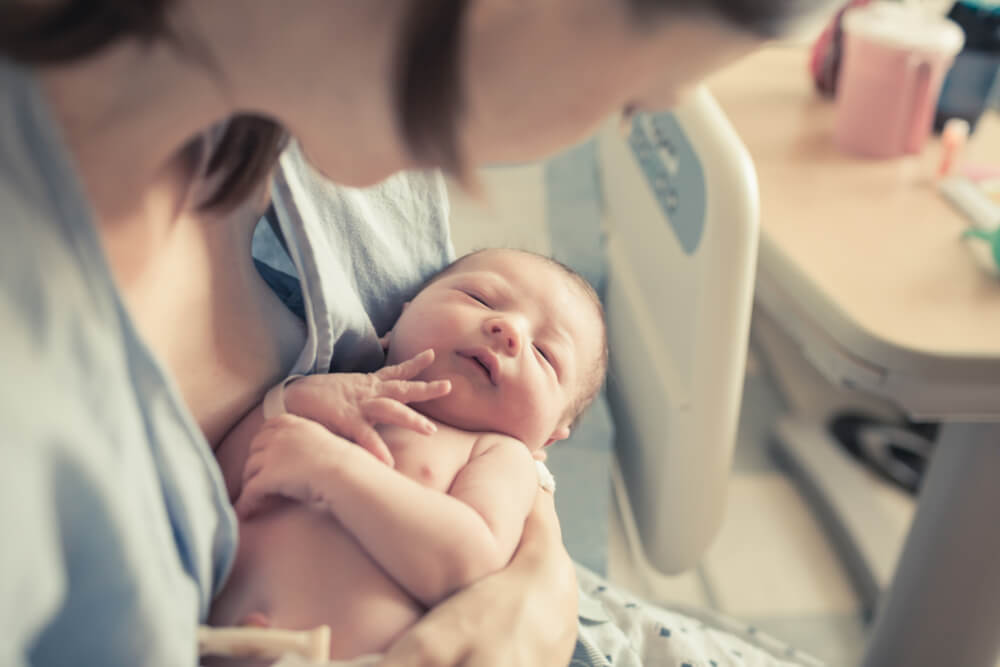 Bila je nestrpljiva – beba rođena ispred kliničkog centra!