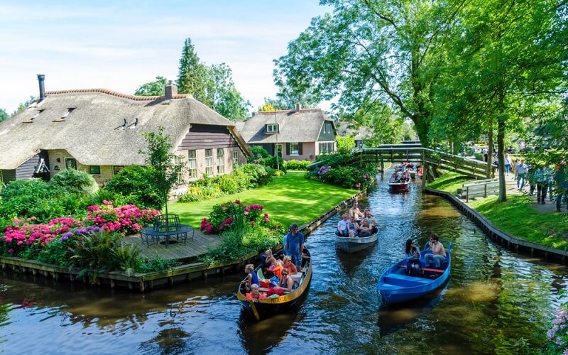 Bajkovito selo u Holandiji bez puteva je raj za oči