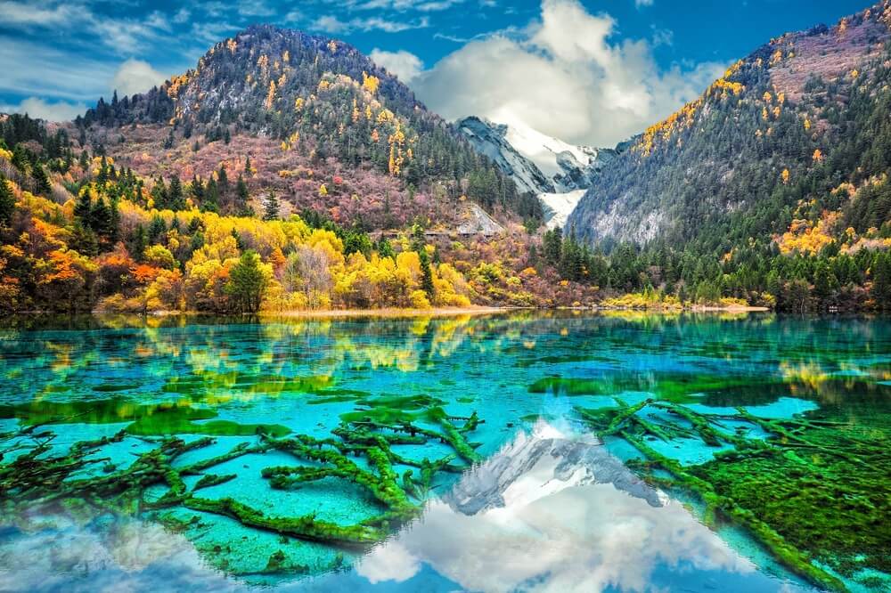 Jezero Pet boja – neobičan prirodni fenomen u Kini