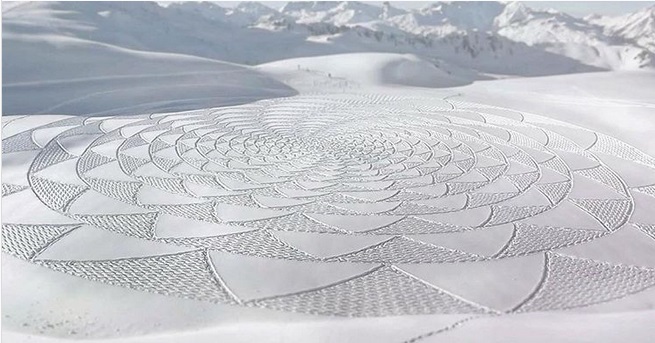 Ovaj umetnik po snegu stvara neverovatna dela