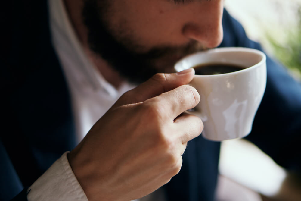 Da li pijete previše kafe? Otkrijte uz jednostavan test s usnama
