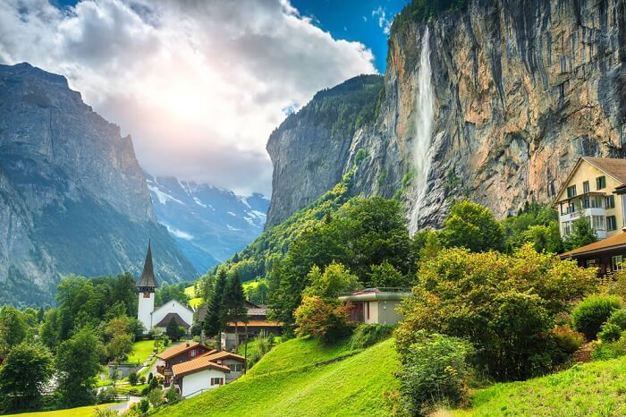 Ovo mistično švajcarsko selo okružuje čak 72 vodopada