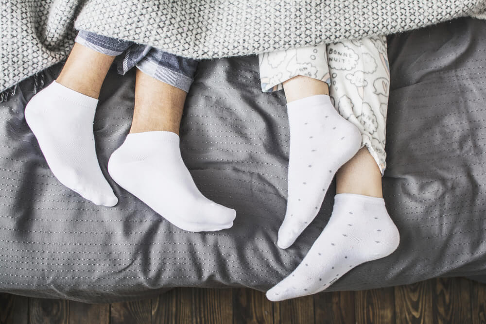 Da li spavate bosi ili u čarapama? Otkriveno je šta je bolje za zdravlje