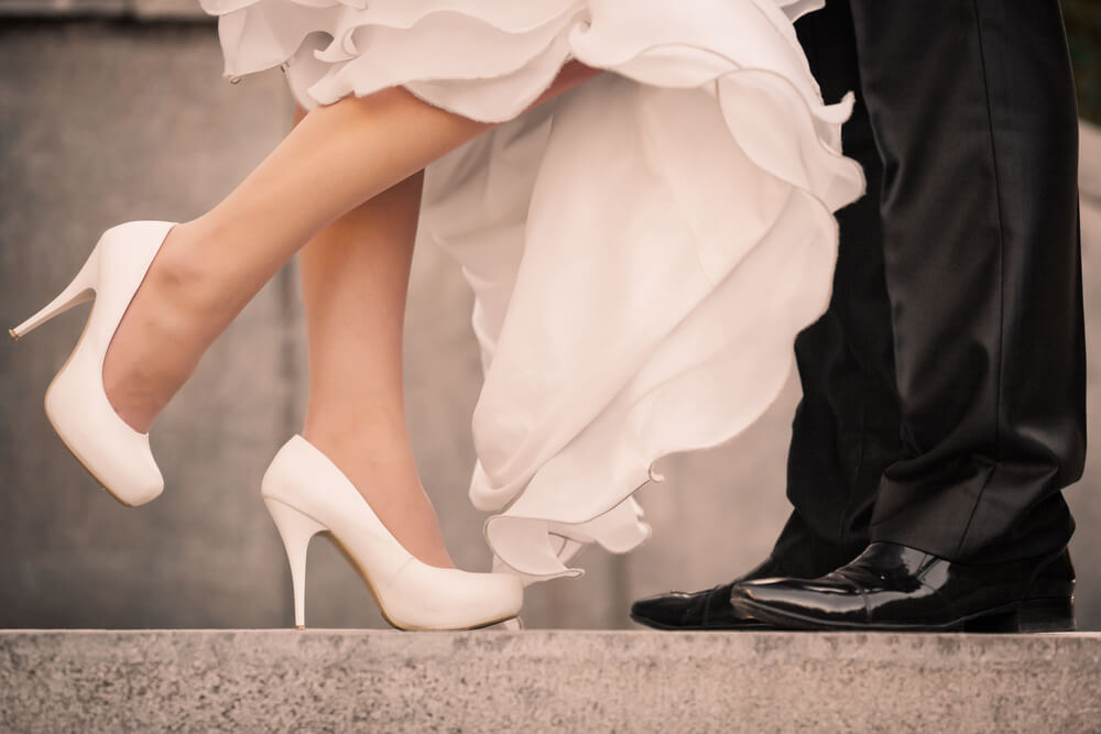 Natpis na cipelama mladoženje nasmejao sve zvanice na ovom venčanju