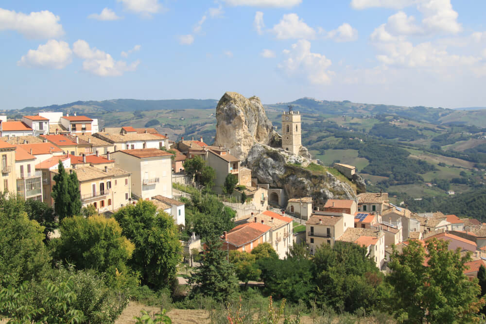 Prelepo selo u Italiji nudi besplatan smeštaj svim posetiocima