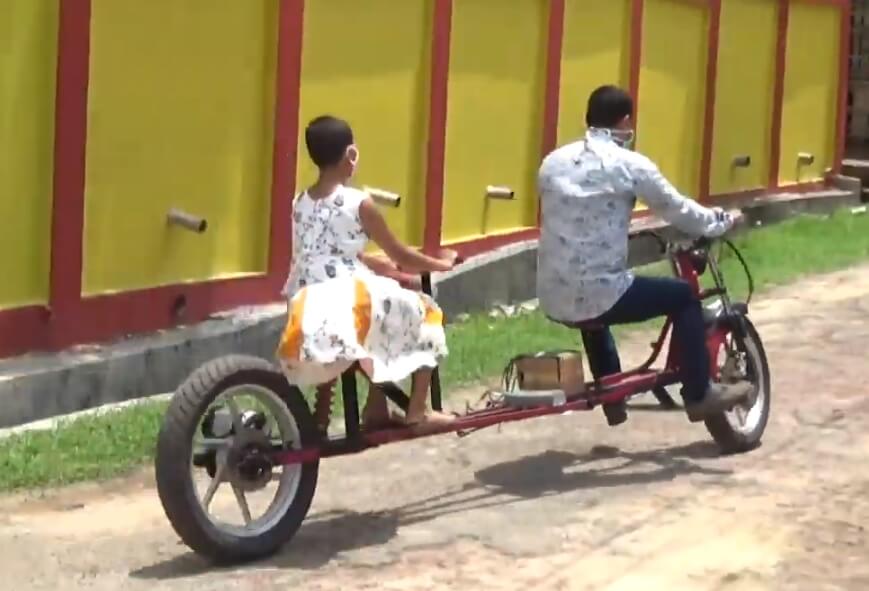Inovacija u transportu – otac iz Indije napravio „motor za socijalno distanciranje“