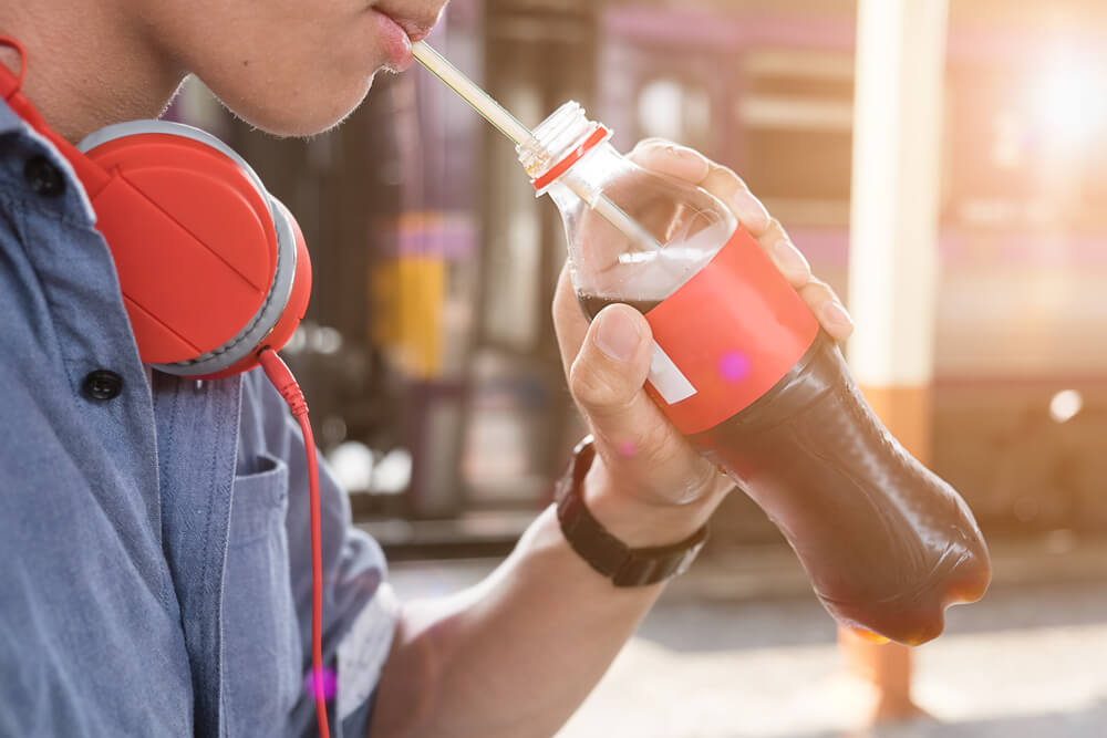 Uznemirujuće činjenice o gaziranim sokovima zbog kojih biste mogli da prestanete da ih pijete