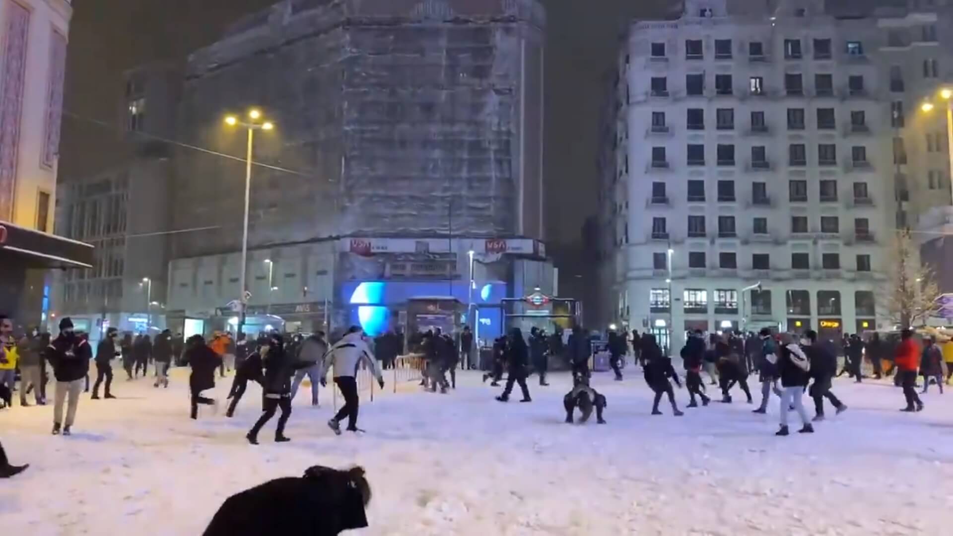 Slavlje na ulicama Madrida: Sneg posle više od 50 godina!