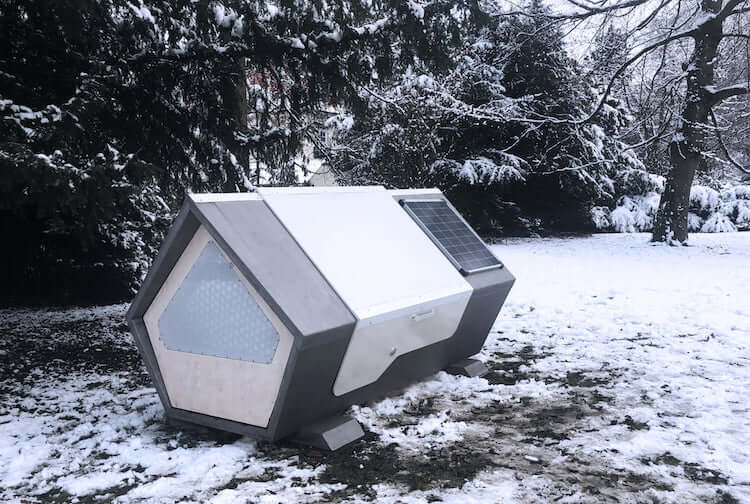 Nemački grad instalirao moderne kapsule koje omogućavaju beskućnicima da spavaju na toplom