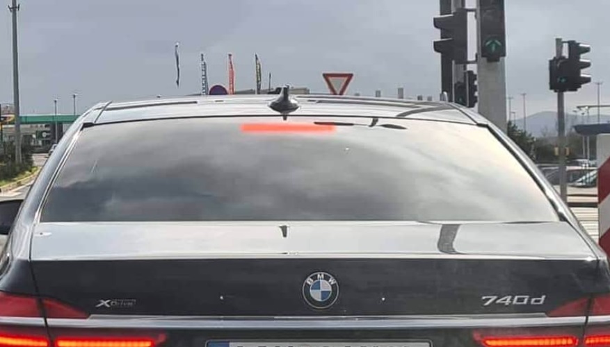 Hit na hrvatskom primorju – Čeh sa tablicama na BMW-u privukao veliku pažnju