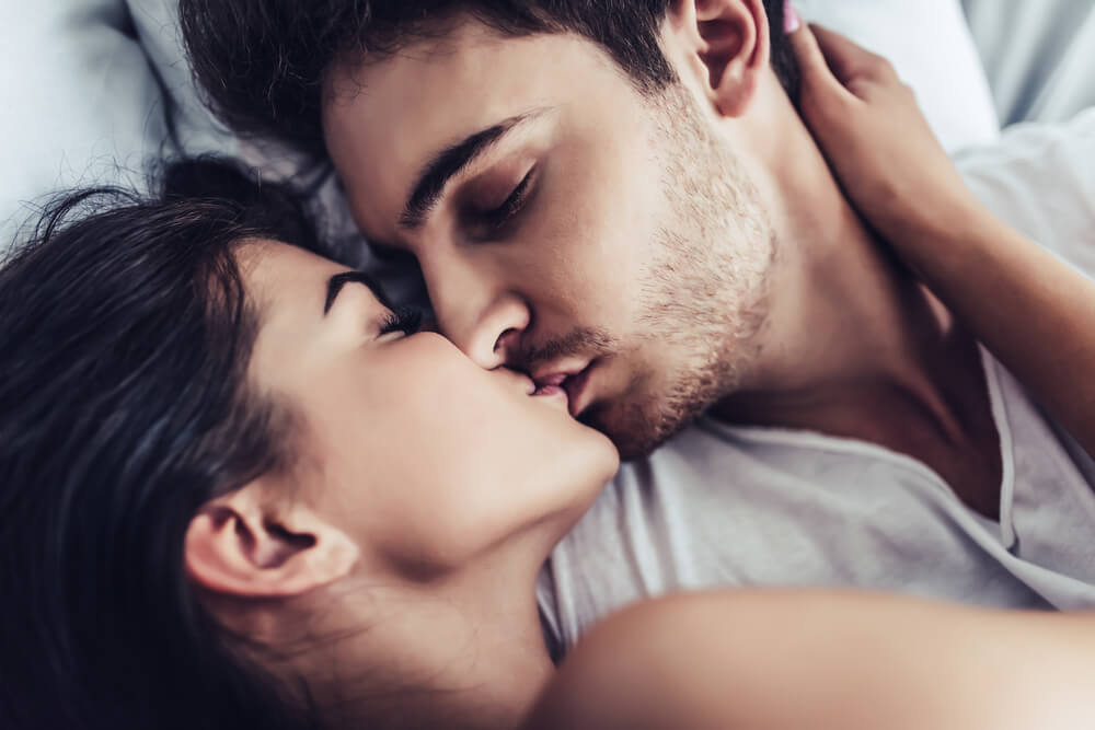 Postoji nekoliko značenja – evo šta znači poljubac u snu