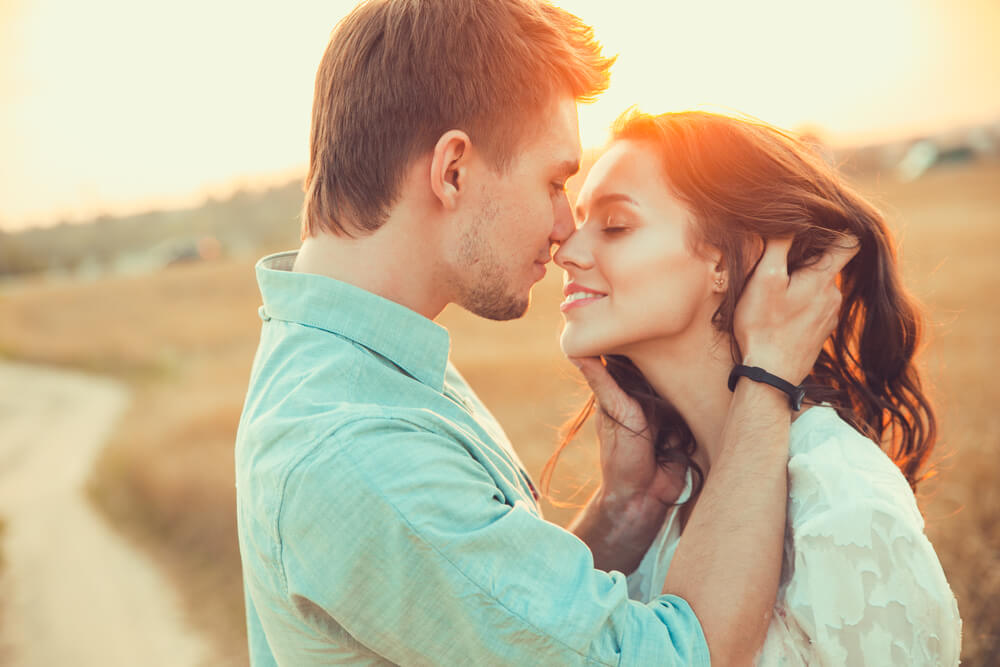 Naučnici objasnili kroz koje faze prolazi veza – koliko traje zaljubljenost?