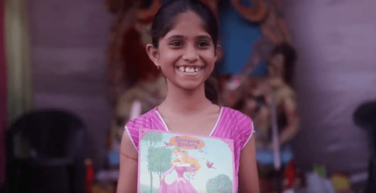 Devetogodišnja devojčica otvorila biblioteku za svoje drugare u sirotinjskom kvartu u Indiji
