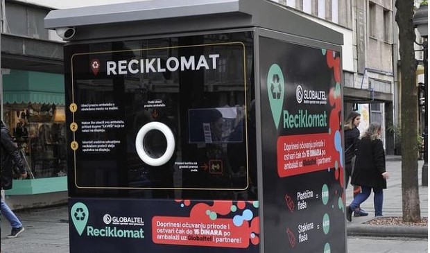 Postavljen reciklomat u centru Beograda, za svaku plastičnu flašu dobijate pet dinara