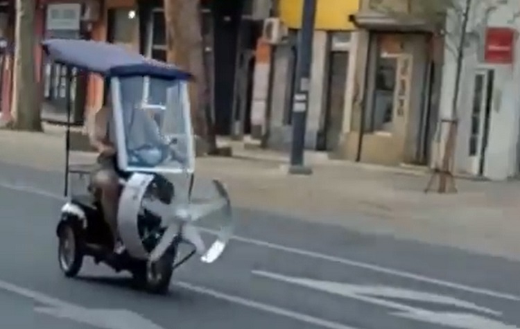 Čemu li služi? Neobično vozilo juče prošlo beogradskim ulicama