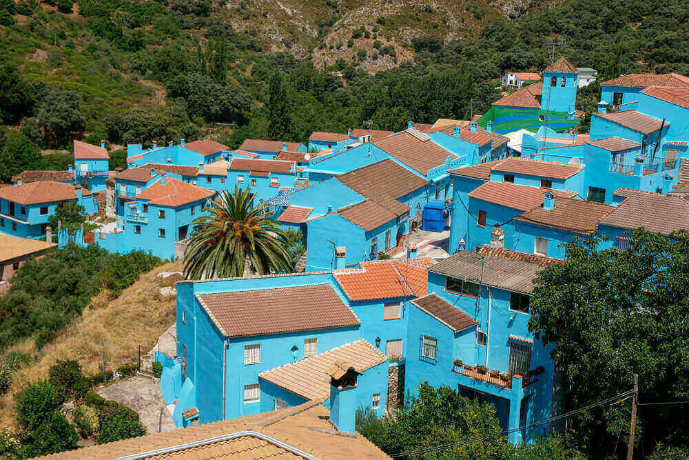Idilično mesto – selo Huskar je štrumpfovsko i sve u njemu je plave boje