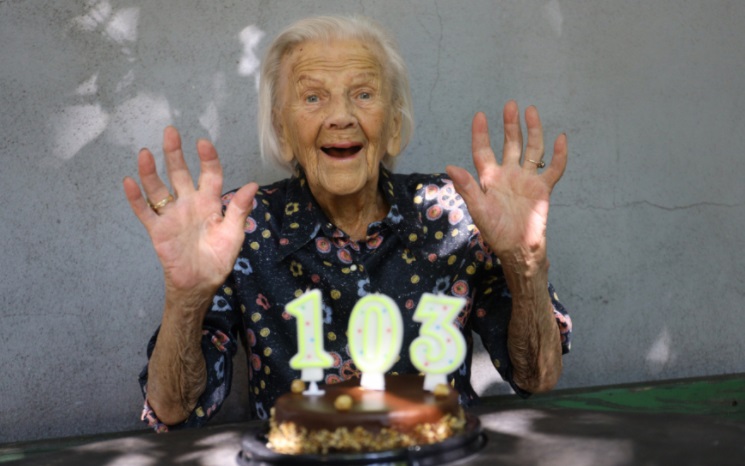 103. rođendan čuvene Branke Veselinović – „Super sam, slavim i jedem tortu“