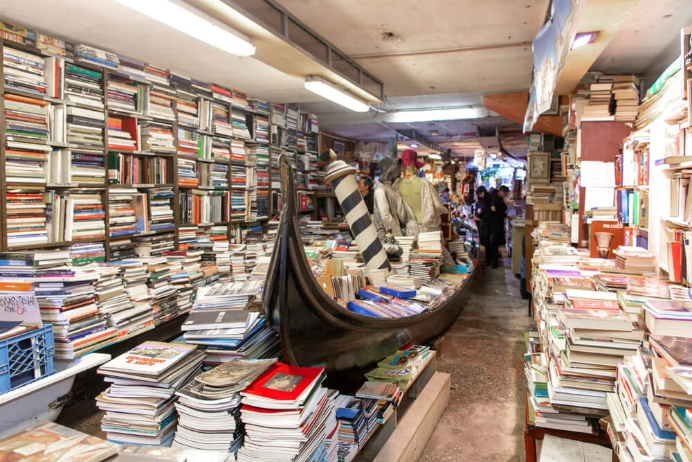 Najlepša knjižara na svetu se nalazi u Veneciji i ima preslatke stalne goste