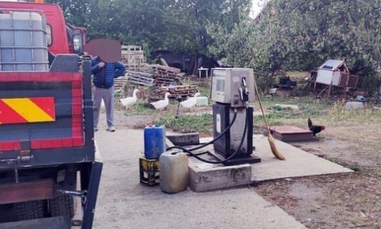 Zemun je čudo – Penzioner napravio divlju pumpu i točio gorivo u svom dvorištu