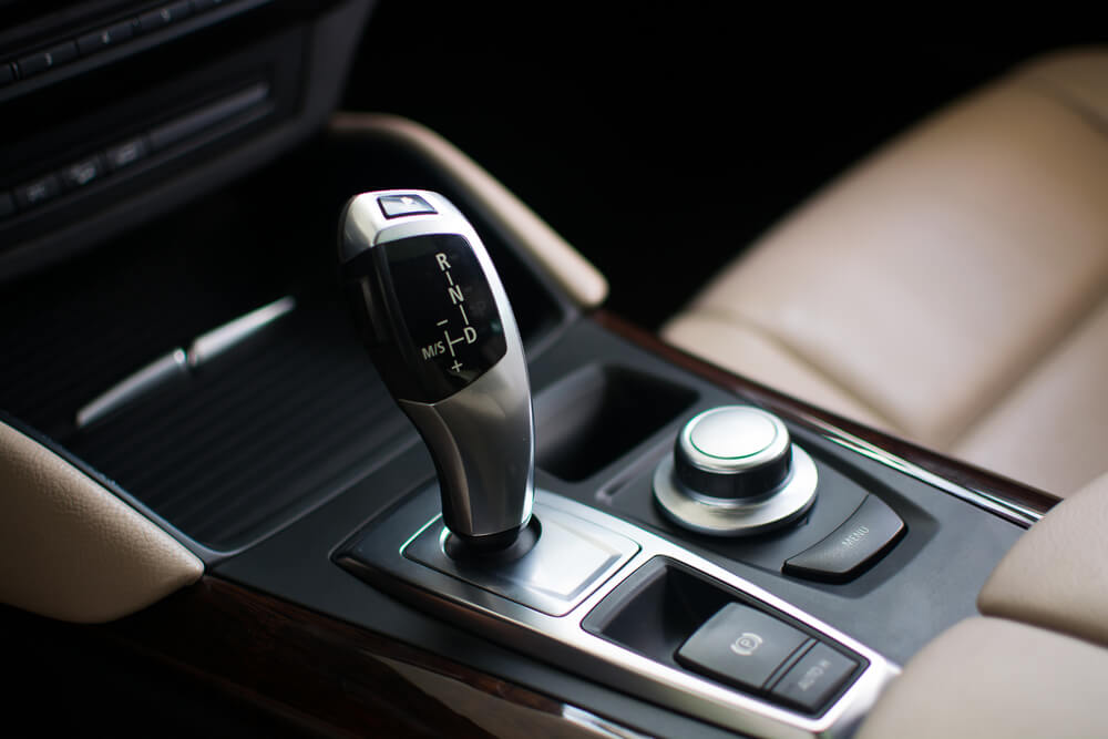 Šta vozači radije biraju – manuelni ili automatski menjač?