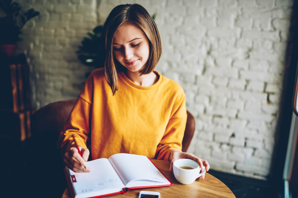 Vođenje dnevnika je naučno povezano sa srećom – evo 5 lakih saveta da počnete da pišete više