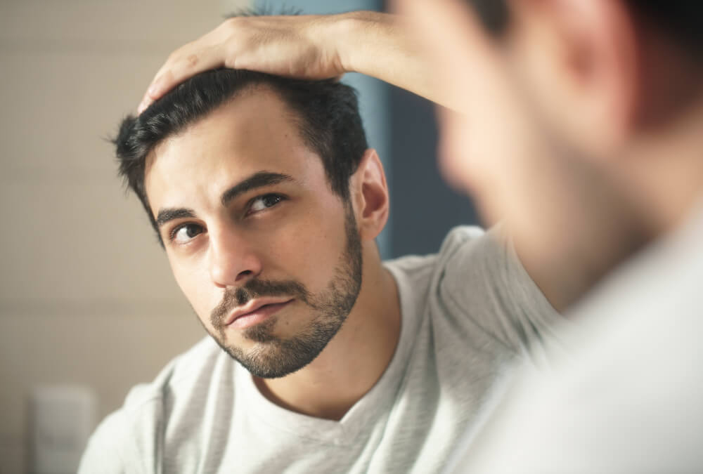Test koji pokazuje da li ćete oćelaviti – potrebno vam je samo par sekundi, uhvatite pramen kose i uradite ovo!